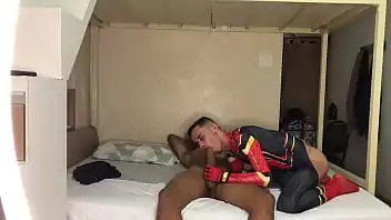 Homem aranha pelado gay