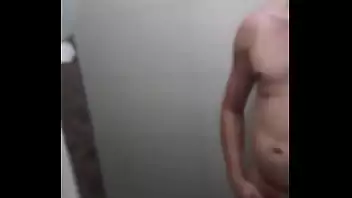 Homem bem dotado batendo punheta