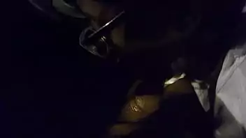 Homem chupando seu próprio pau