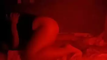 homem pau grosso homem pau grosso Garota zangada bate no homem com o maior pau