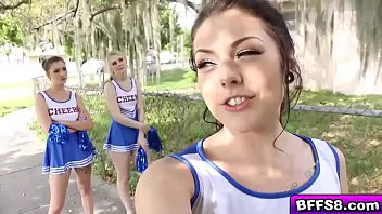 Homem sentando na pica