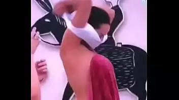 Lara silva pagando peitinho