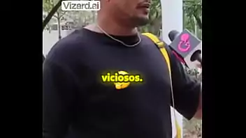 Mãe chupando o filho