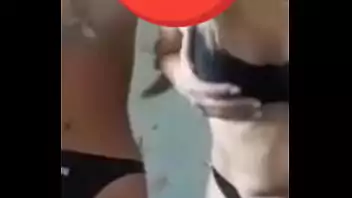 Mãe e filha nua