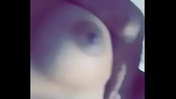 Mostrando a buceta pro vizinho
