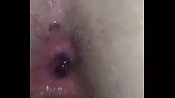 Mulher cagando no sexo