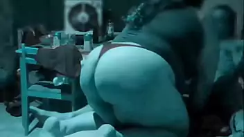 Mulher chupando o cu da outra mulher