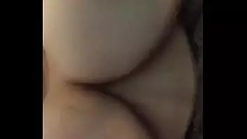 mulher dando o cu de quatro Morena gostosa gemendo dando o cu 