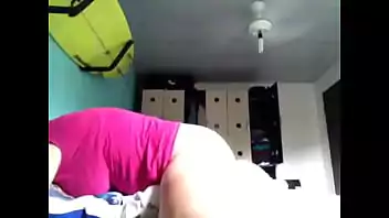 Mulher se masturbando e gozando