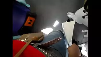 Mulher se masturbando no ônibus