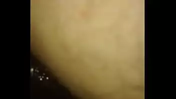 Mulher trans batendo uma