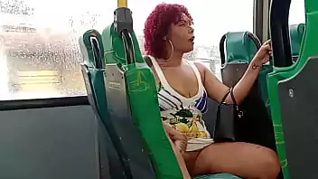 mulher transando dentro do ônibus porno 