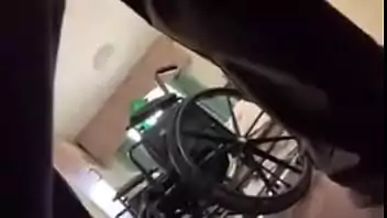 Mulher transando no trabalho