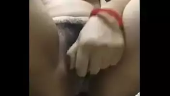 Mulheres frutas peladas