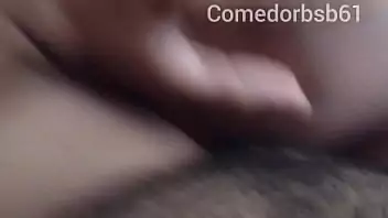 mulheres se comendo Músculo gostoso virando a jovem mulher de cabeça para baixo e comendo-a - Tinygal 
