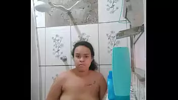 Ninfeta tomando banho
