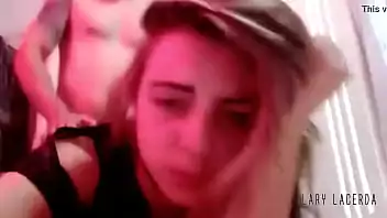 Novinha dando pro amigo