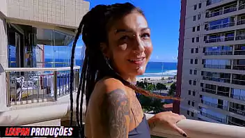 Novinha magrinha levando rola