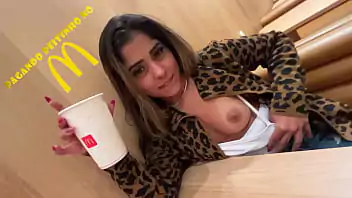 novinha pagando peitinho novinha pagando peitinho Safadas