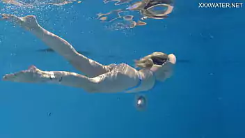 nudes na piscina nudes na piscina Brookskye com corpinho nu na piscina