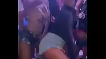 Paolla oliveira pagando peitinho