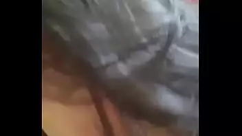 Peituda gostosa mostrando