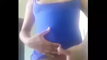 peladinha em casa Contratei essa empregada para ajudar aqui em casa, olha essa bunda que tesão, e ela deixou eu gozar nela 