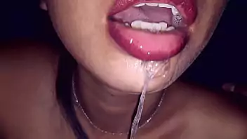 Sexo mamando peito