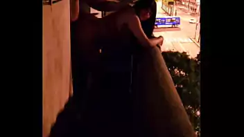 sexo no predio pedreiro me levou para obra abandonado e me comeu gostoso no chão e encheu minha bucetinha de leitinho 