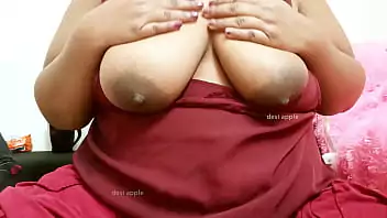 Simaria mostrando buceta