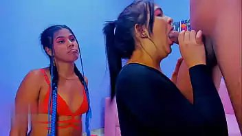 tati formento sexo Madrasta ninfomaníaca chupando o pau do enteado porque o padrasto está fora - sexo fodido com a família adotiva 