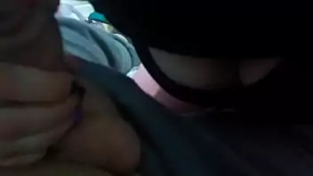 tetuda dando Baile sensual tetuda com piercing 