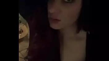 Trans novinha se exibindo