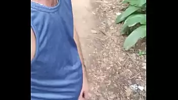 Travesti dando no mato