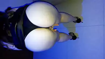 Branquinha rabuda dando