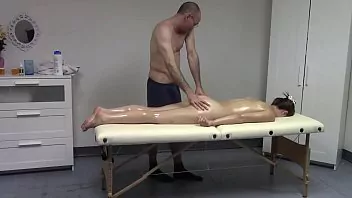 câmera escondida massagem câmera escondida massagem Massagem Inesperada de Mamas e Bucetas