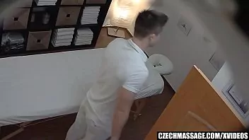 Câmera escondida massagem