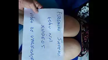 Corno exibindo esposa