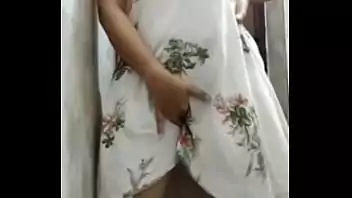 gostosa se masturbando no banheiro gostosa se masturbando no banheiro Videos de Sexo