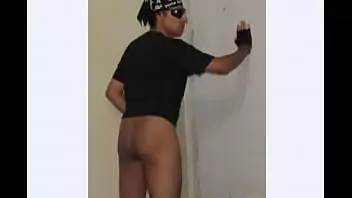 Homens e mulheres pelados