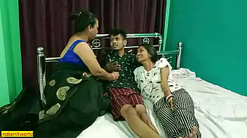 homens nus pelados descalço fica pelado e mostra os peitos 