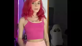 Kinechan sendo comida