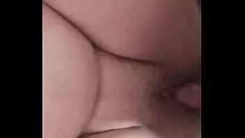 Mulher pelada molhada