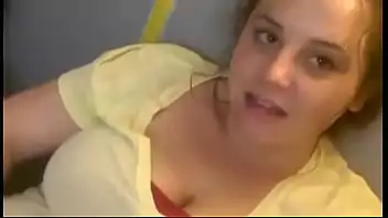 Mulheres se martubando