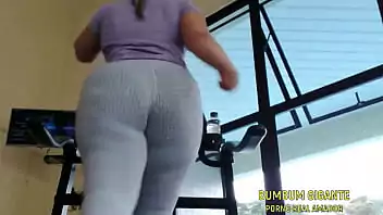 Novinha mostrando a raba