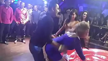 Porno um homem duas mulheres