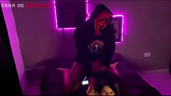 putinha de 4 Esposa putinha pediu para o Corno que queria transar com 2 novinhos na frente dele. Veja o ménage da Pimenta, dando d. p 