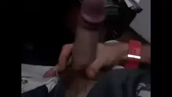 Ruivo batendo punheta