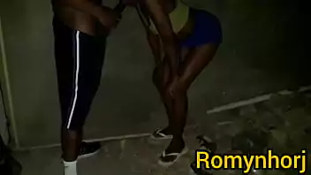 Sexo na casa abandonada